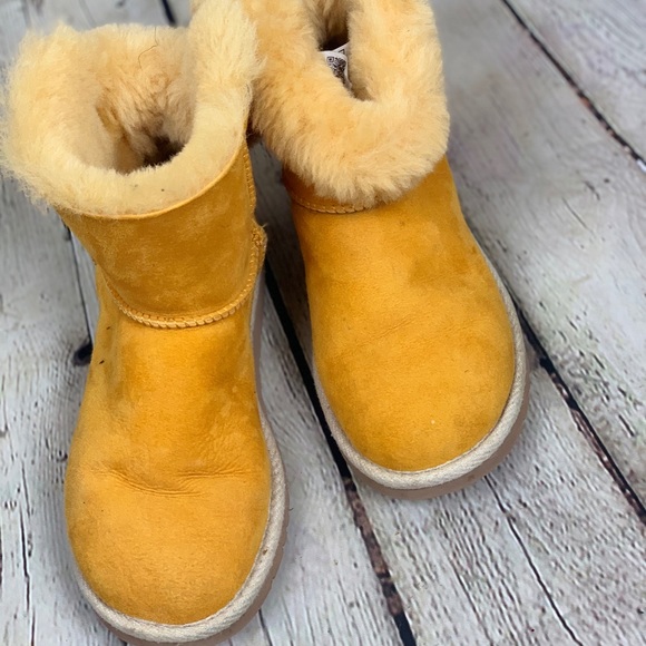 mustard yellow uggs